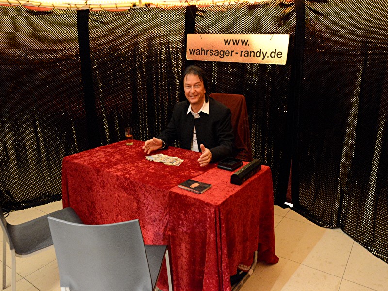 Wahrsager Randy im Einkaufszentrum Inntalcenter Kufstein 2014